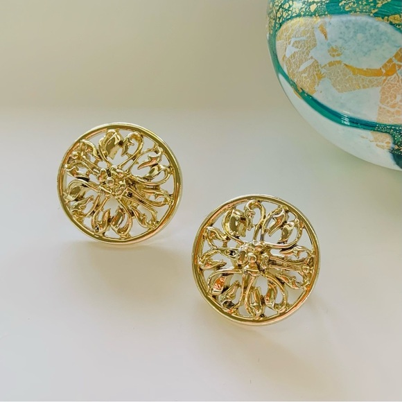 Vintage Celebrity floral medallion earrings - Picture 1 of 6